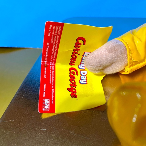 CURIOUS GEORGE NWT VTG 2007 UNIVERSAL STUDIOS RAINY DAY MONKEY BEAN BAG PLUSH - Picture 11 of 12